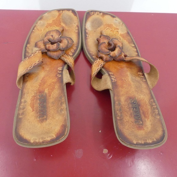 Bakers Brown Leather Floral Thong Sandals Women's Size 9.5 - Picture 3 of 4
